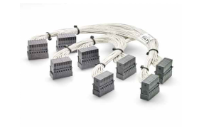 <b>TE推出业界首款直角电缆背板连接器，为系统架构</b>